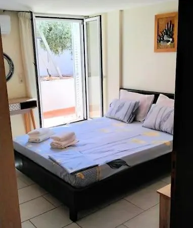 Vouzianas Apartament *