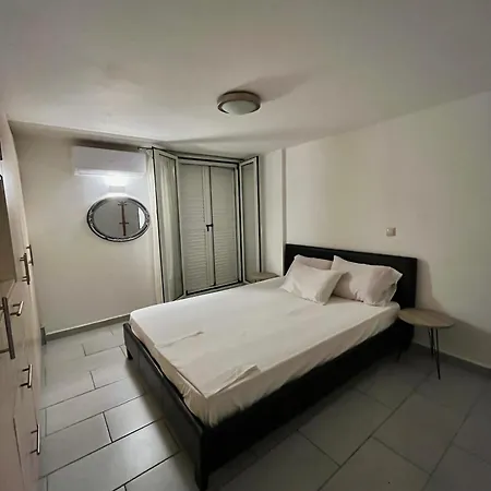 Apartament Vouzianas *